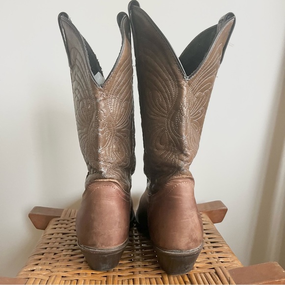 Laredo Women’s Brown Leather Pointed Toe Western Cowgirl Boots Metal Toe Trim 9M - Picture 4 of 15